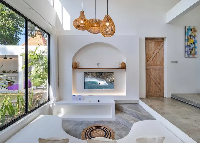 Great Value 2 Bed Villa, Sleeps 4, Fast Wifi * Uluwatu (Bali)